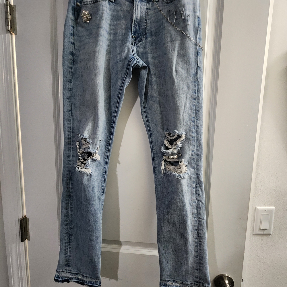 Hollister Light Wash Distressed StR8t Leg Jeans w/ Chain, PIN BROACH Accent